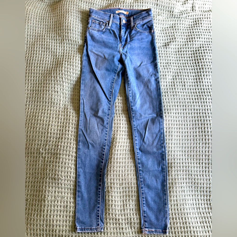 Levi’s 720 high rise super skinny jeans in blue size 24